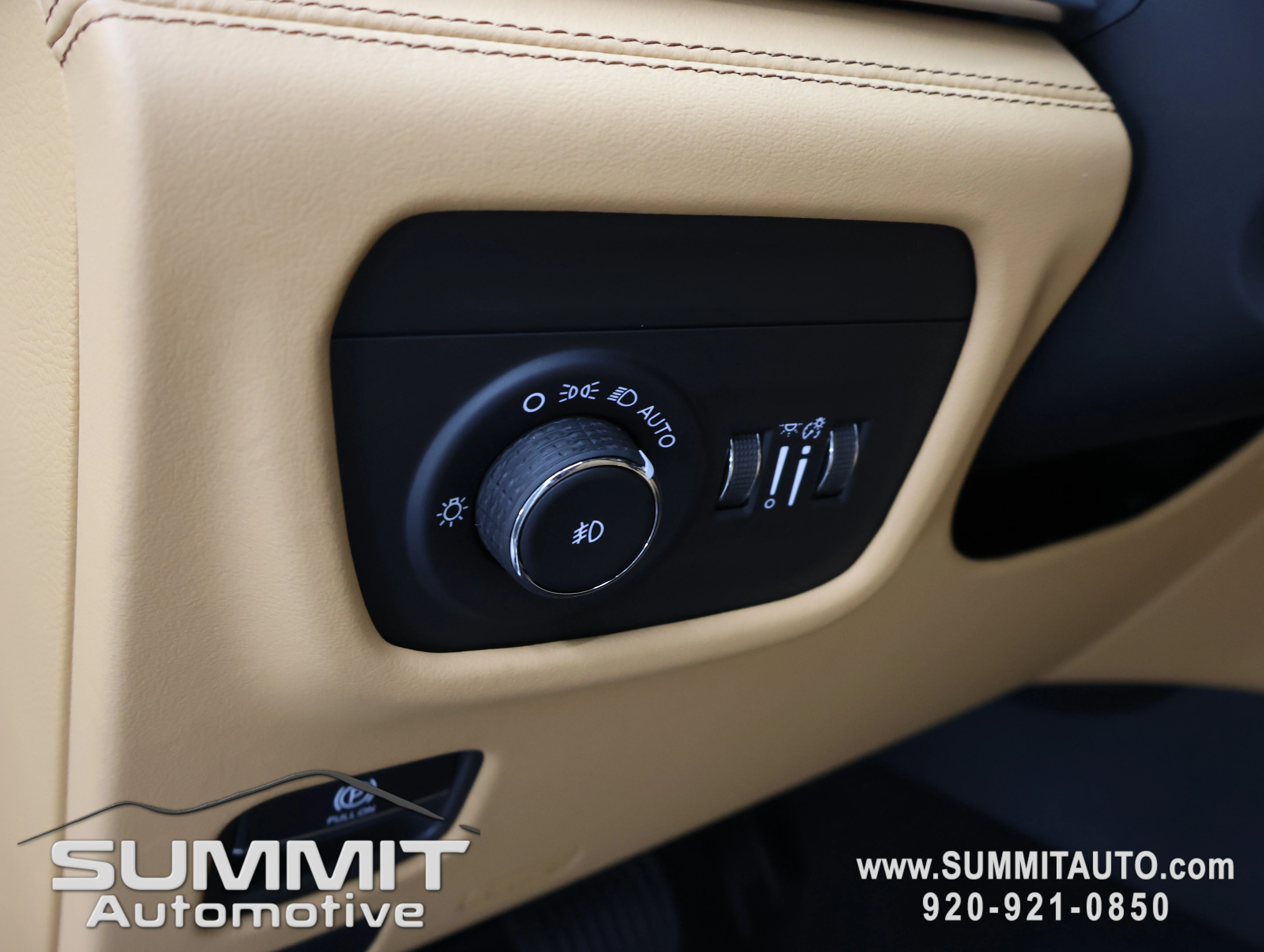 New 2026 Diamond Black Crystal Pearl-Coat Exterior Paint Jeep Summit image 54