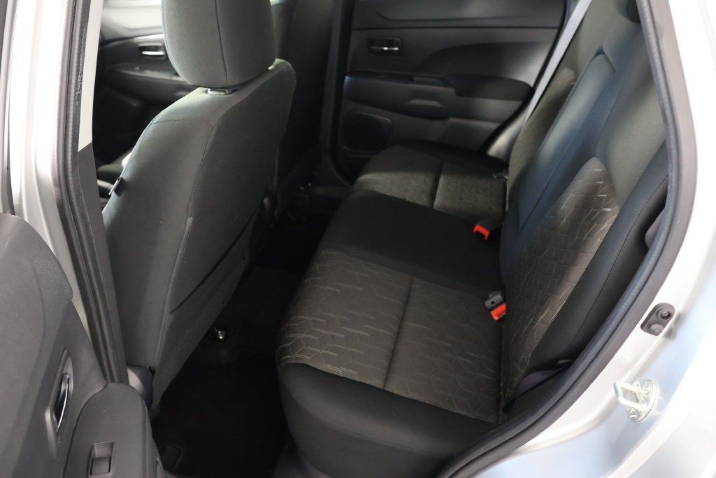 Used 2024  Mitsubishi 2.0 ES image 17