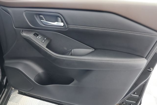 Used 2023 Black Nissan SL image 29