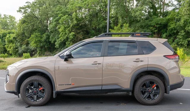 Used 2025 Beige/tan Nissan Rock Creek image 9