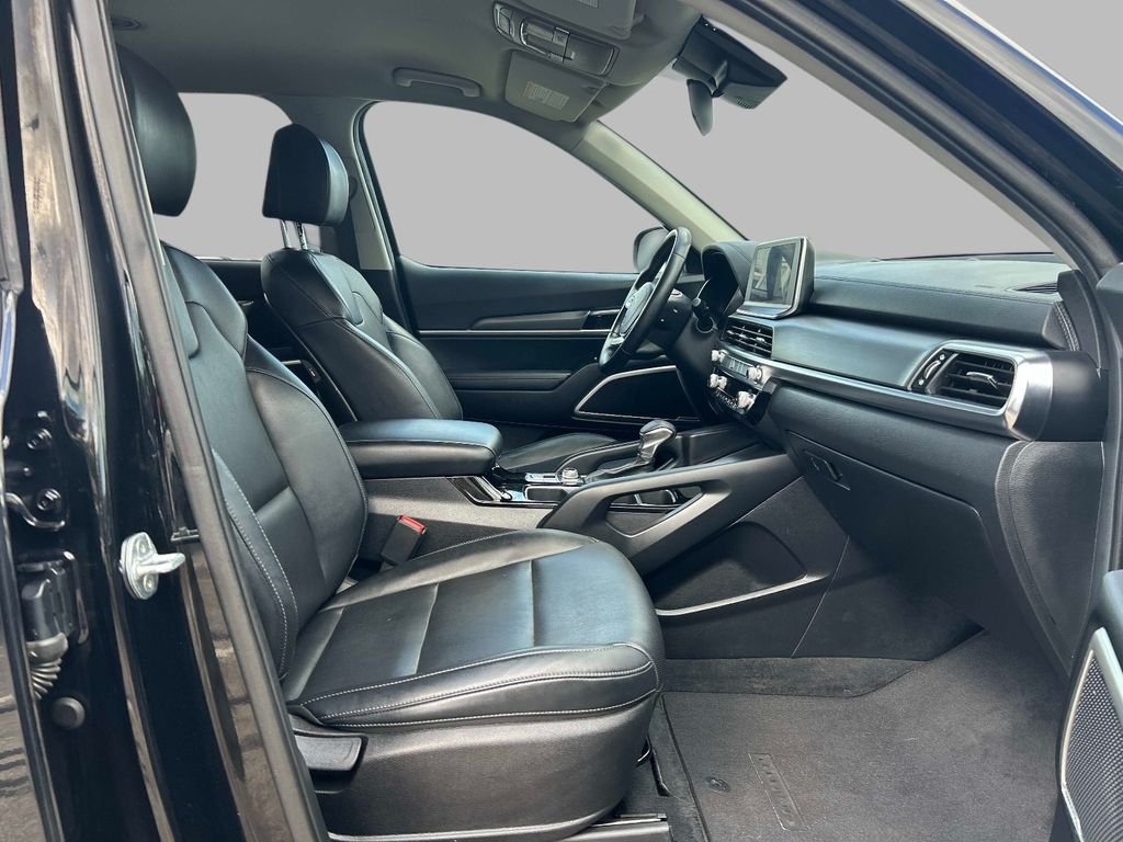 Used 2022 Black Kia LX image 17