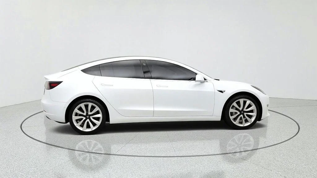 Used 2018 Pearl White Multi-Coat Tesla Long Range Battery AWD image 4