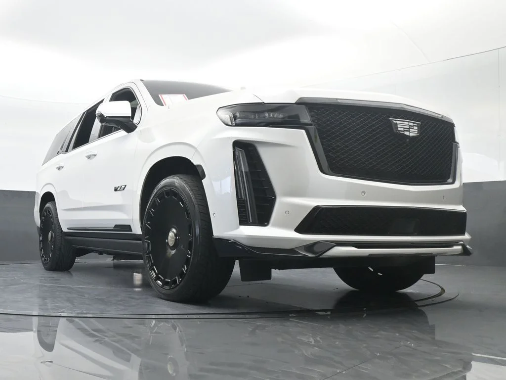 Used 2023 Crystal White Tricoat Cadillac V-Series image 93