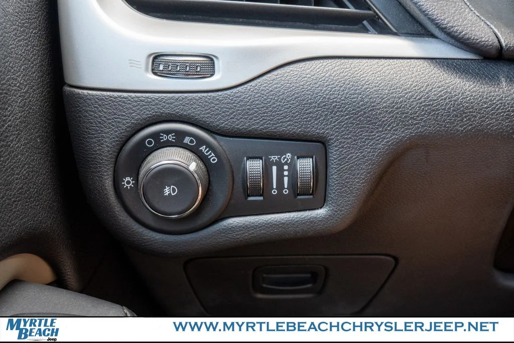 Used 2017 Light Brownstone Pearlcoat Jeep Limited image 29