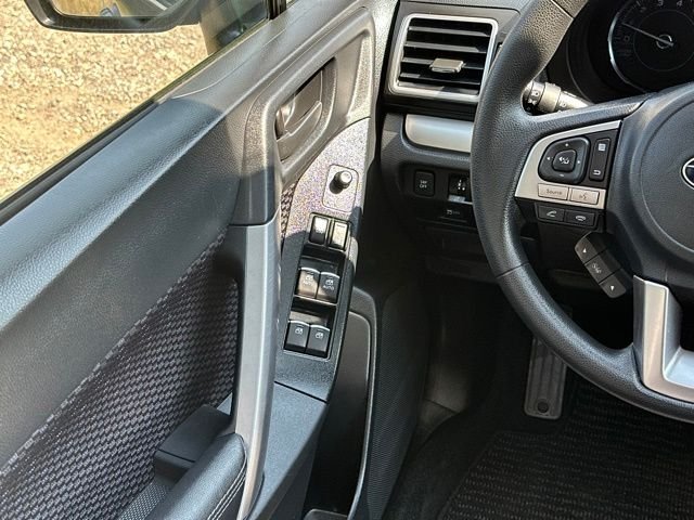 Used 2018 Ice Silver Metallic Subaru 2.5i Premium image 31