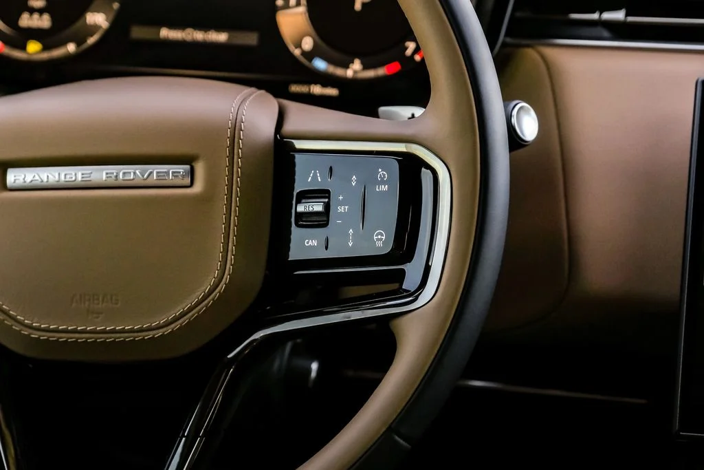 New 2026 Fuji White Land Rover Dynamic SE image 17