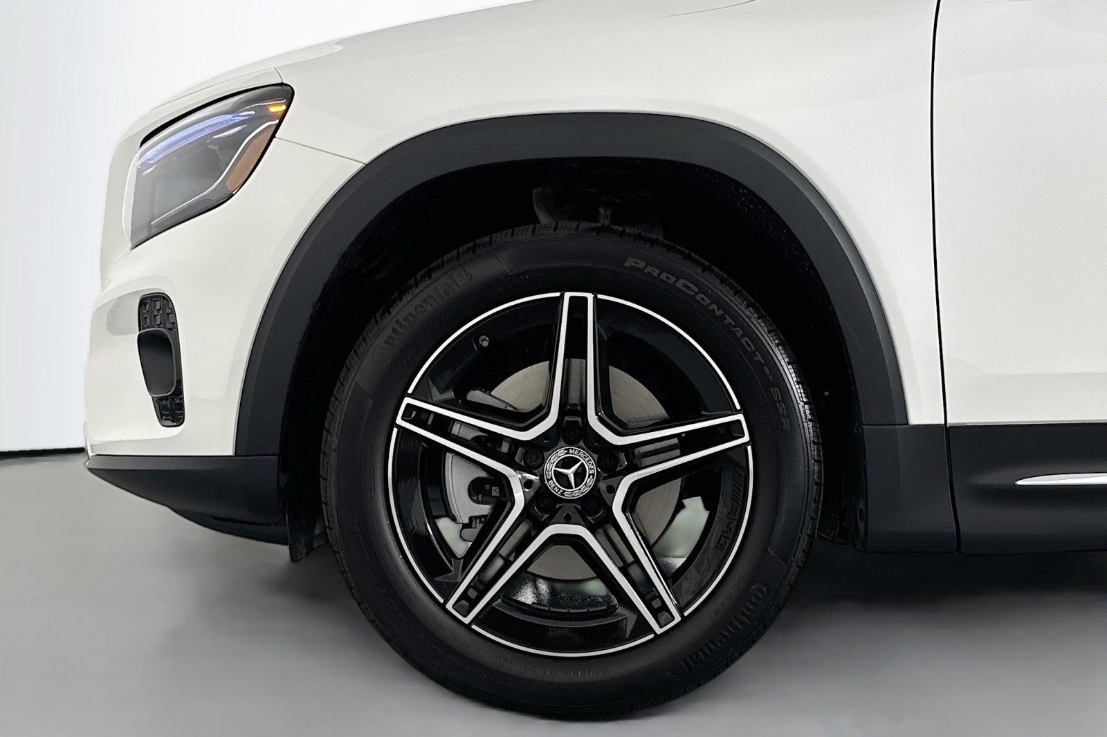 Certified Used 2026 Polar White Mercedes-Benz GLB 250 image 11