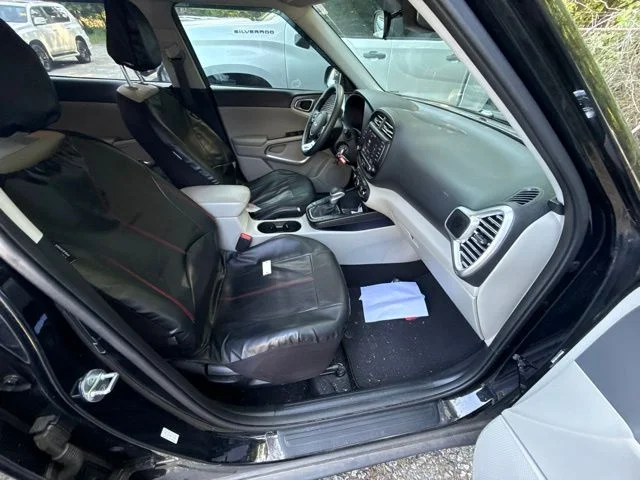 Used 2022 Black Kia LX image 14