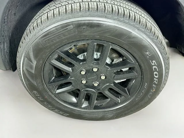 New 2026 Fuji White Land Rover S image 33