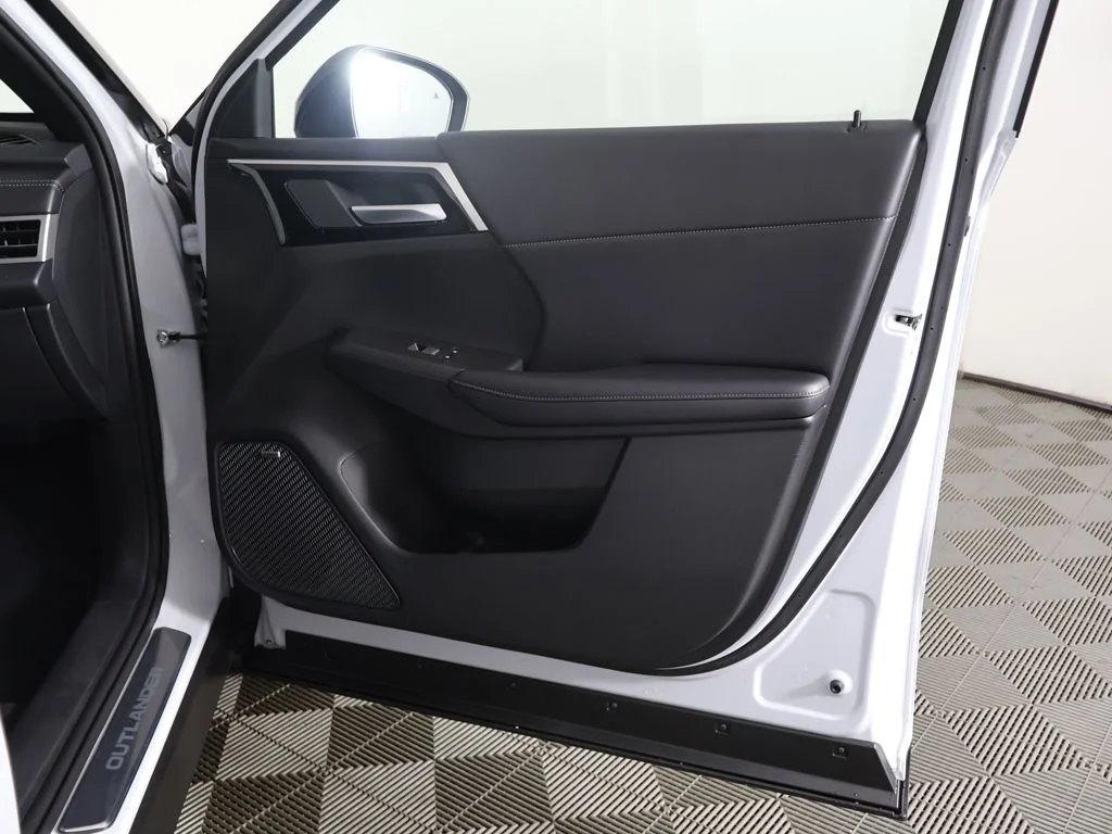 New 2026 White Mitsubishi LE 1.5T 2WD image 23