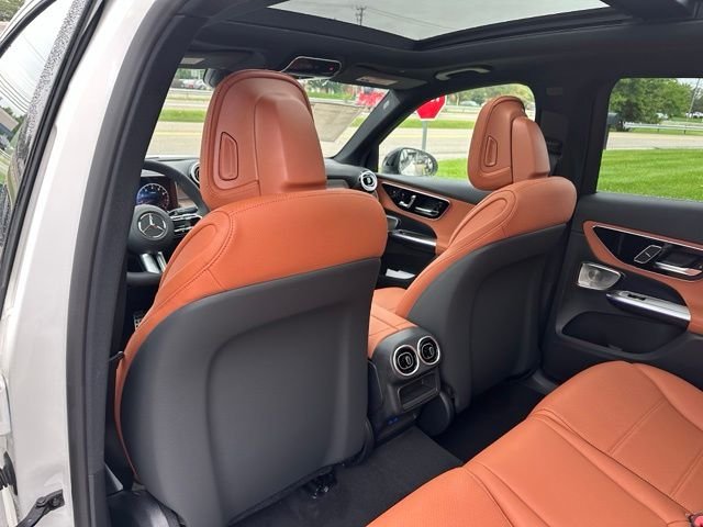 New 2027 Polar White Mercedes-Benz GLC 300 image 17
