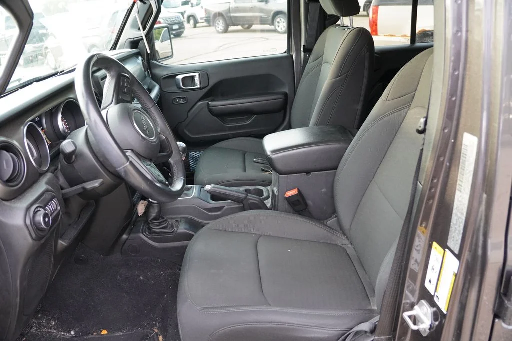 Used 2019 Crystal Metallic Jeep Unlimited Sport S image 4