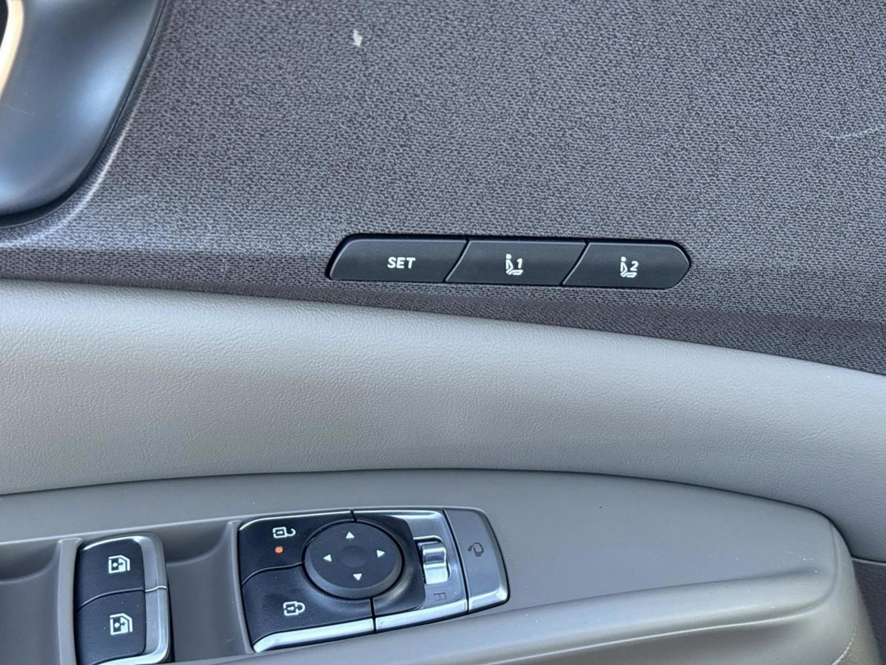 New 2026 Ceramic Silver Kia EX image 21