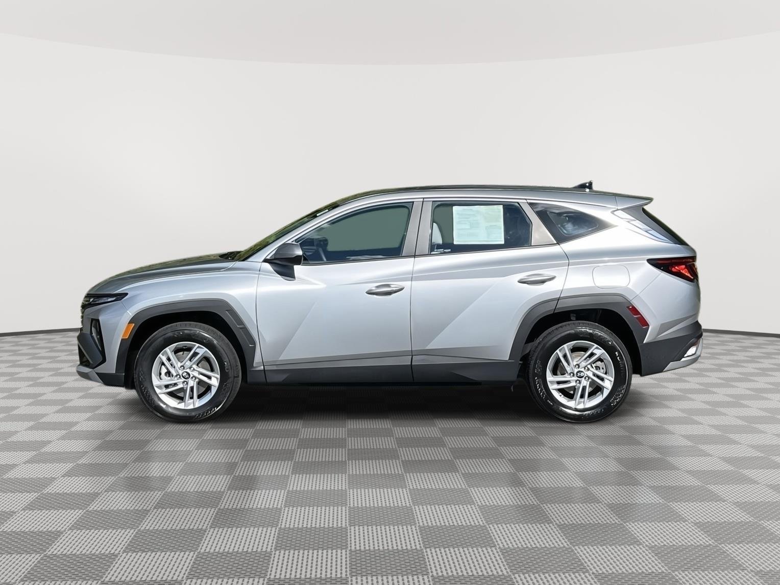 Used 2025 Shimmering Silver Hyundai SE image 7