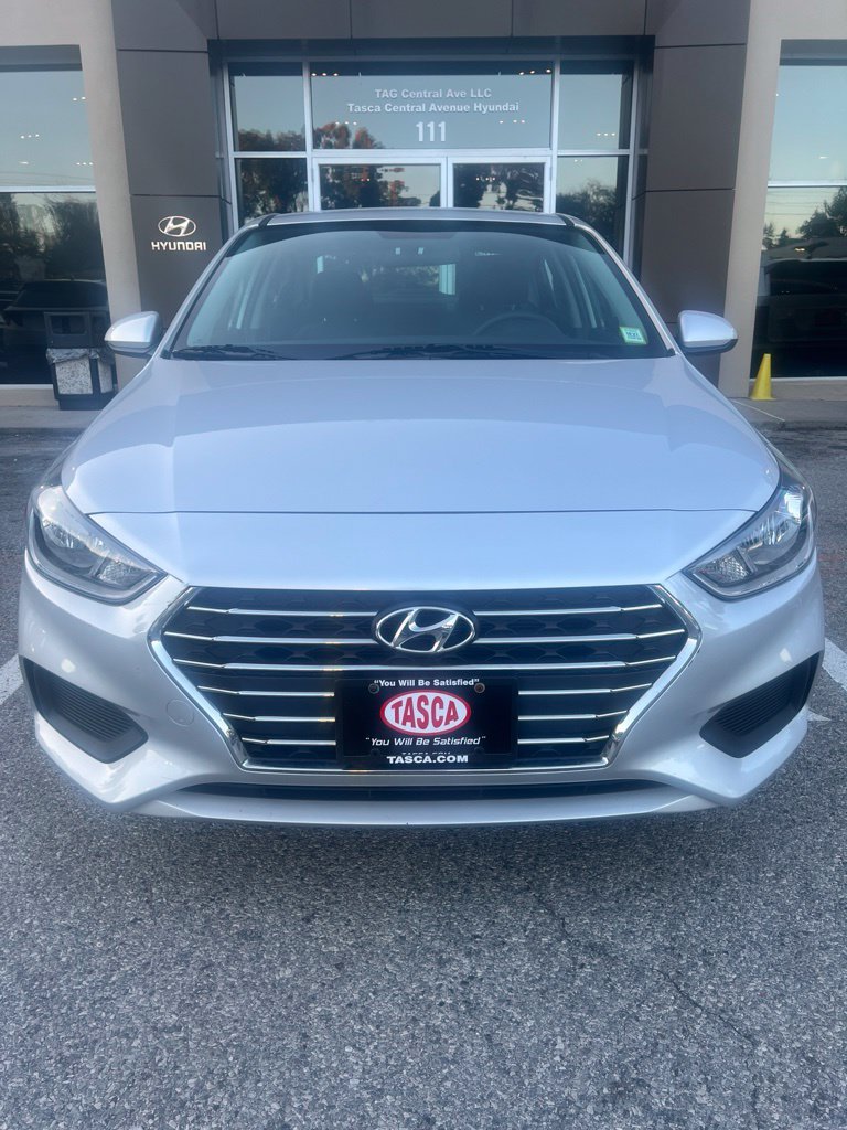 Used 2021 Silver Hyundai SE image 1
