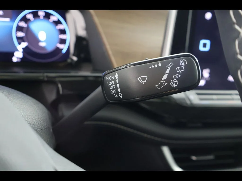 New 2026 Silver Volkswagen 2.0T SE w/Technology image 24
