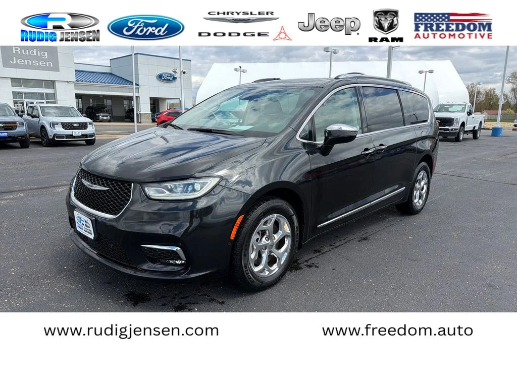 2021 Chrysler Pacifica Limited's photo