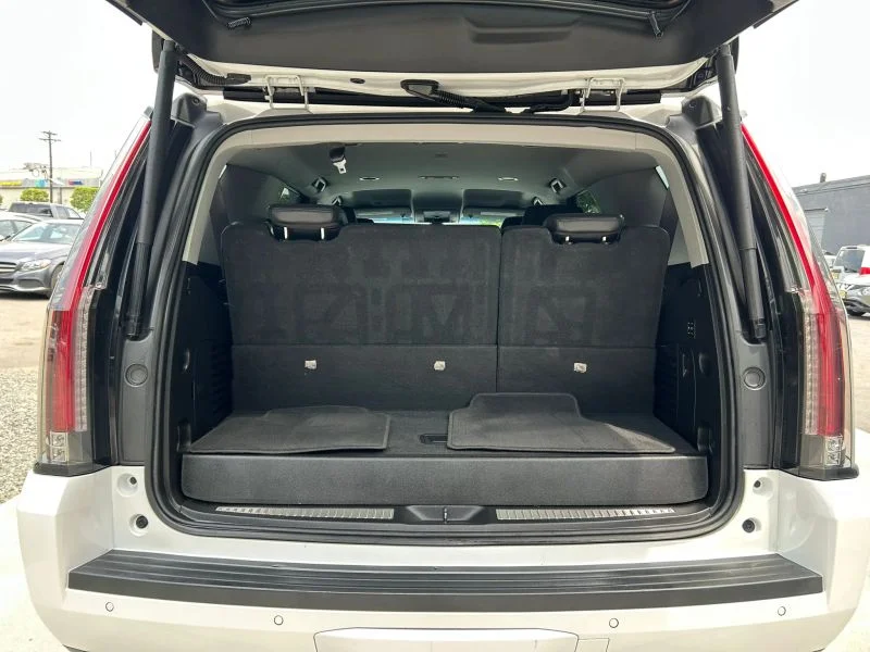 Used 2019 White Cadillac Sport Utility 4D image 59