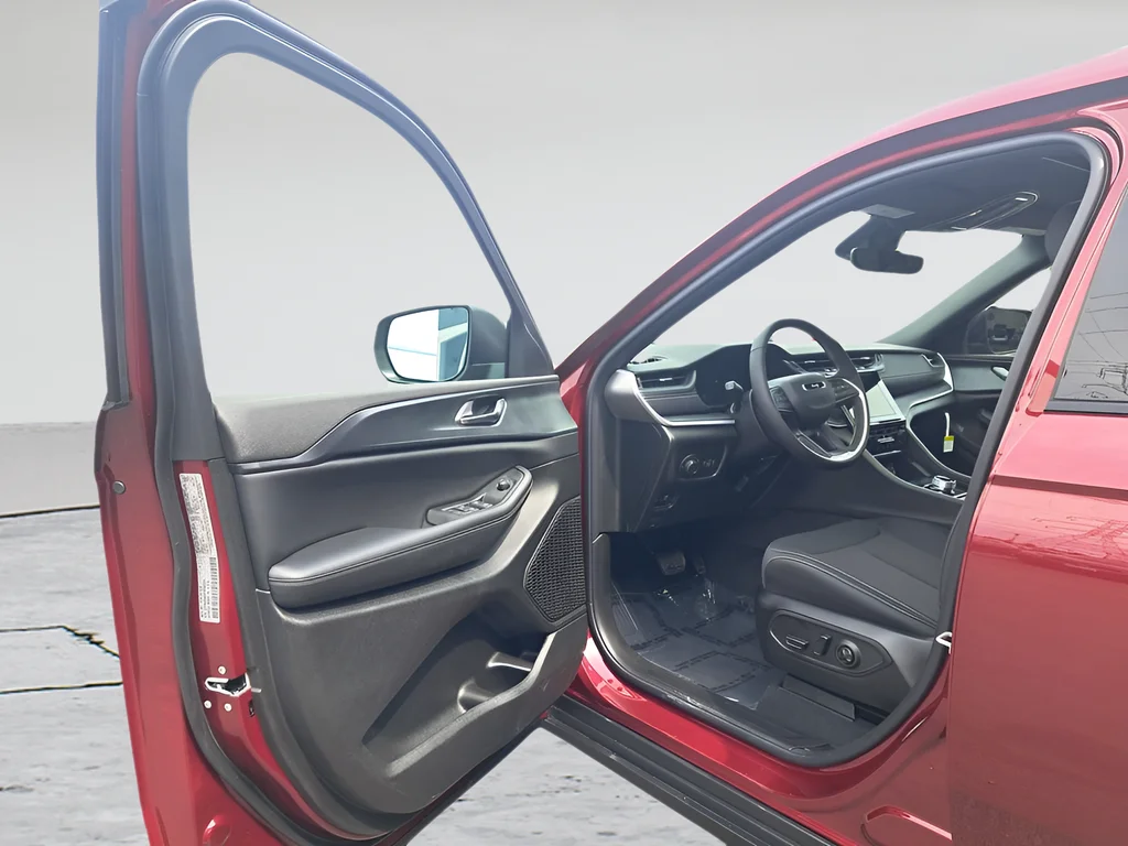 New 2026 Velvet Red Pearl-Coat Exterior Paint Jeep Laredo image 9