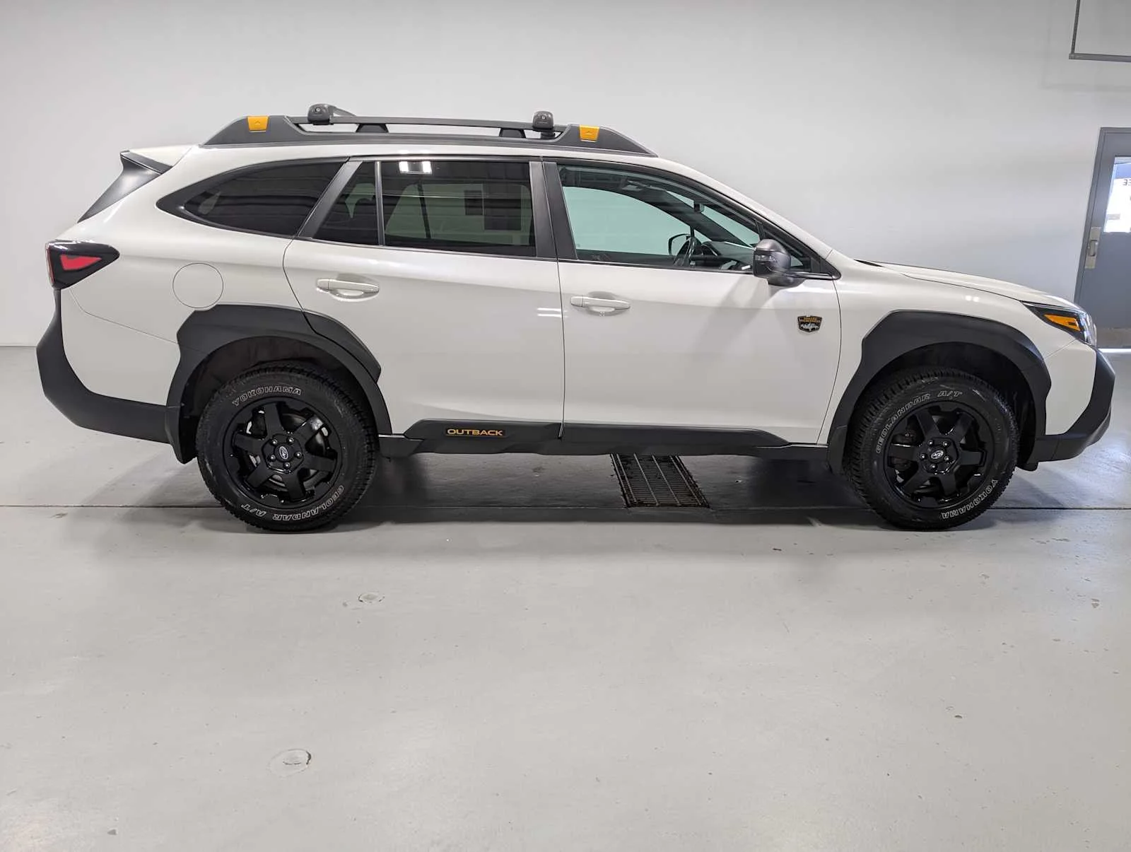 Used 2022 Crystal White Pearl Subaru Wilderness image 7