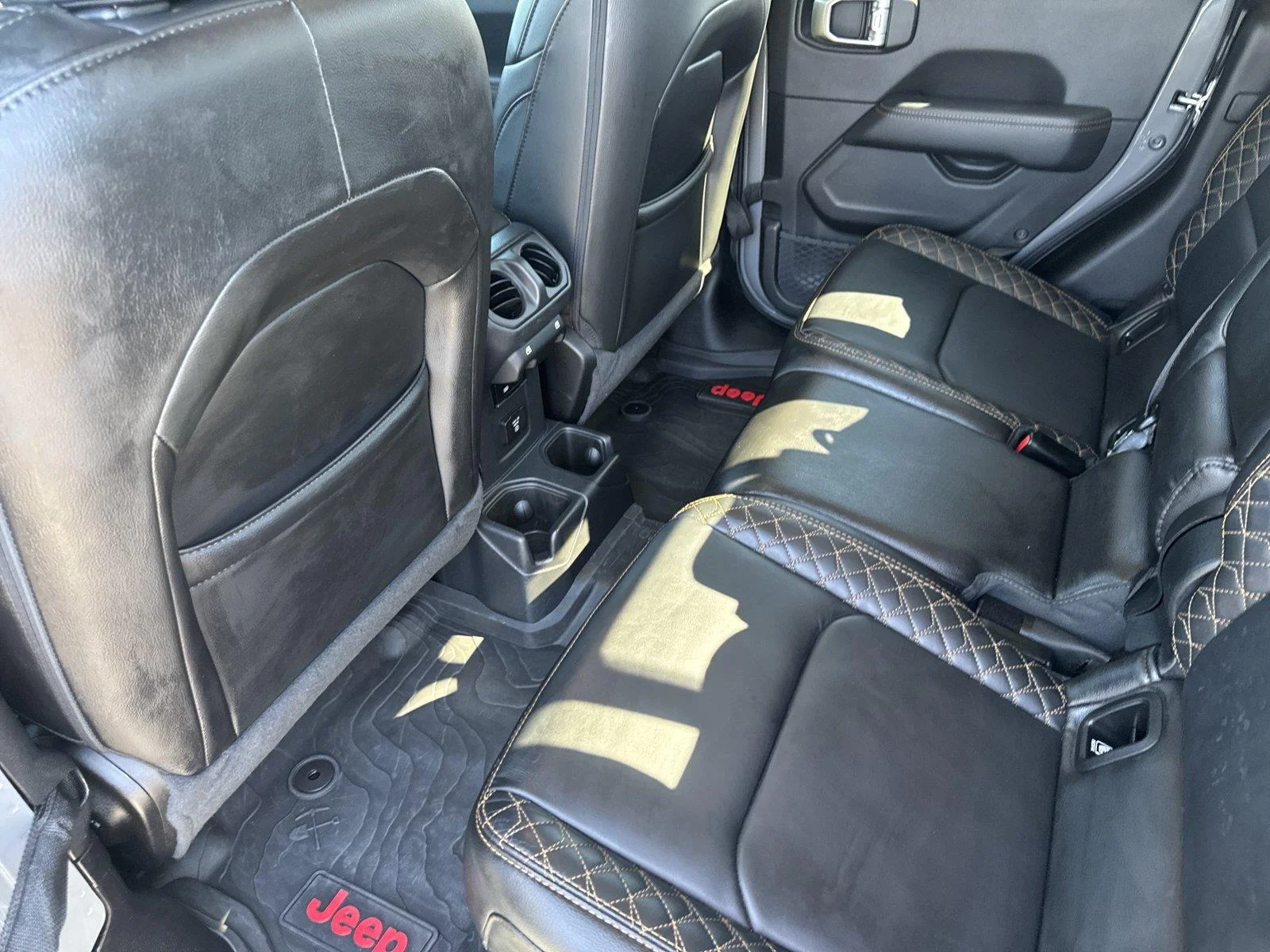Used 2023 Sting-Gray Clearcoat Jeep High Altitude image 27