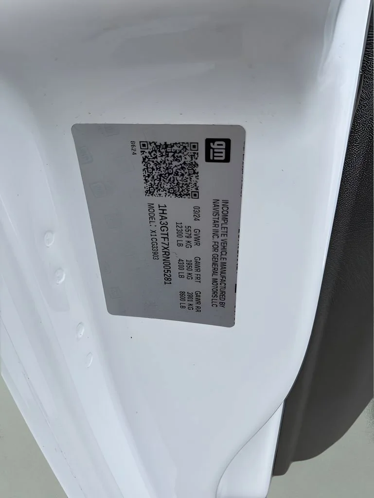 Used 2024 Summit White Chevrolet 1WT image 24