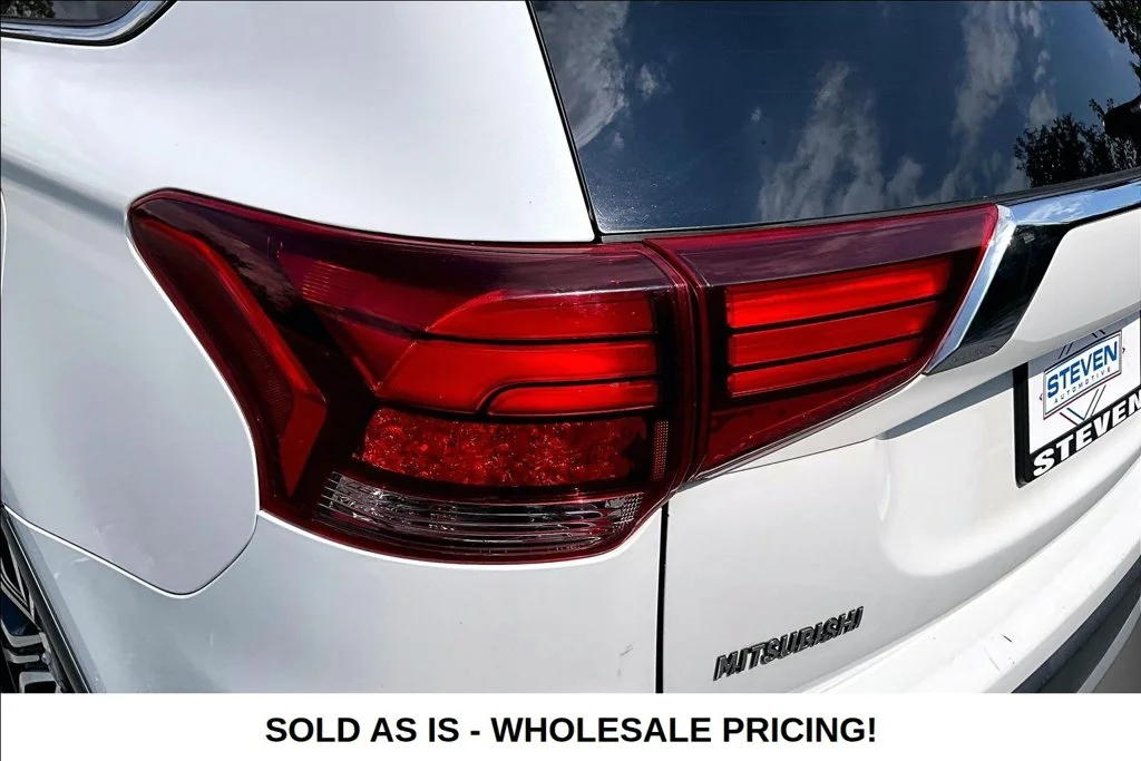 Used 2017  Mitsubishi  image 26