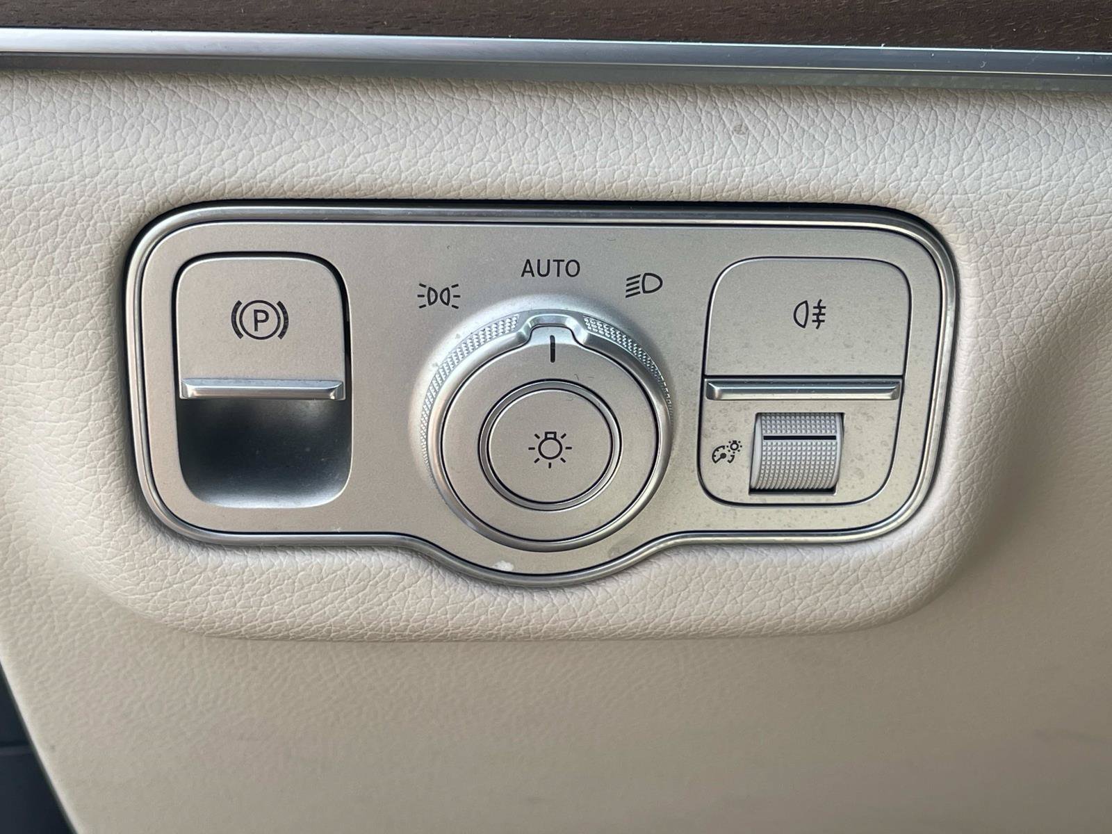 Certified Used 2025 Polar White Mercedes-Benz GLE 450 image 39