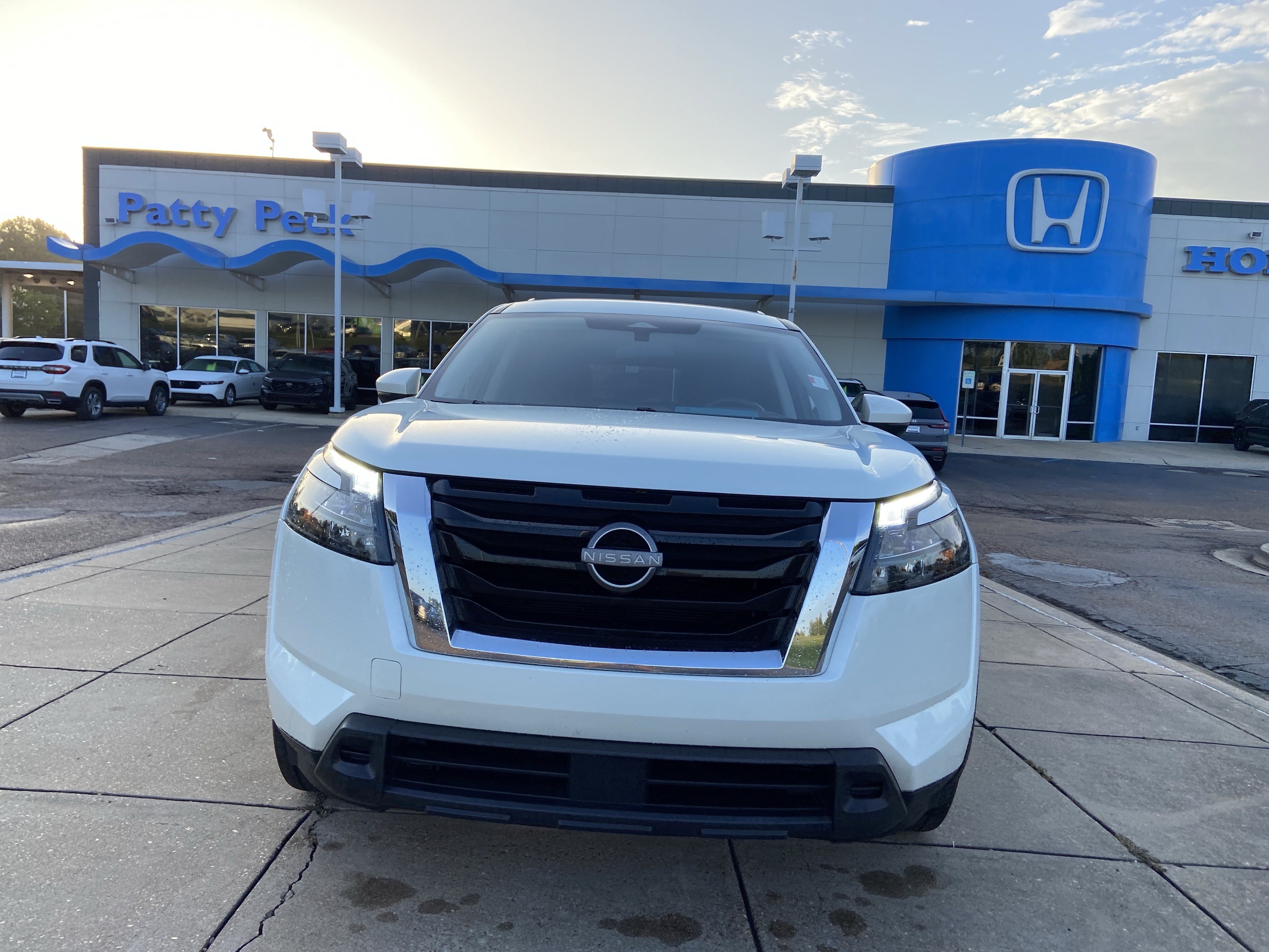 Used 2024 Pearl White Tricoat Nissan SV image 4