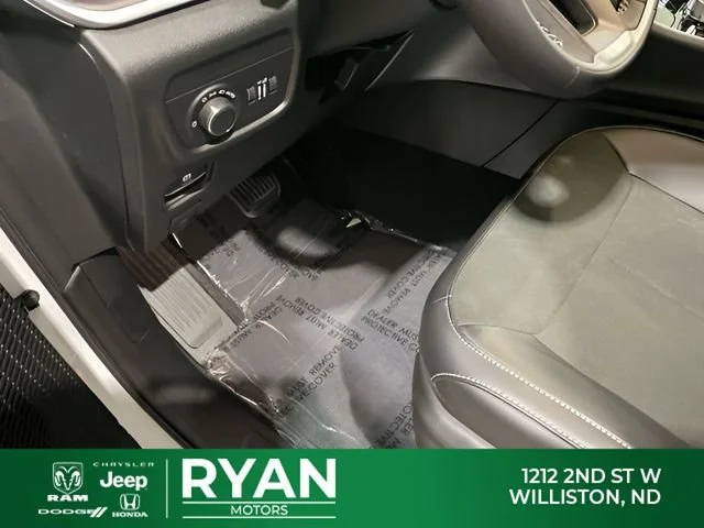 New 2026 White/off-white Jeep Laredo image 32