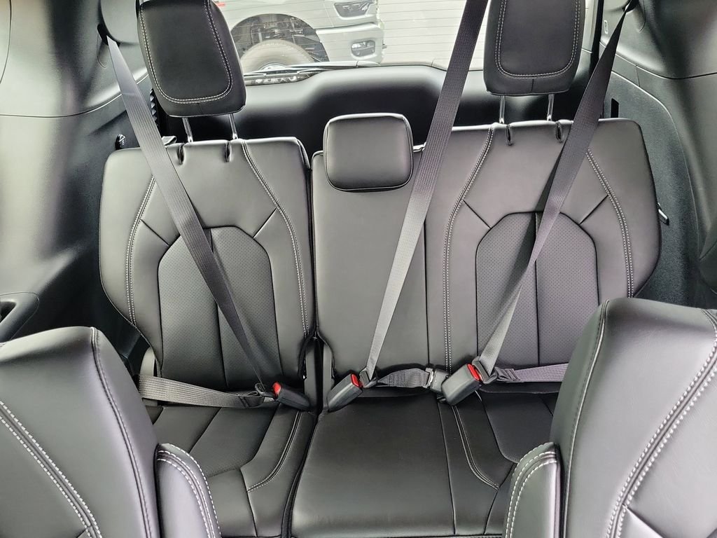 New 2027 Red Hot Pearl-Coat Exterior Paint Chrysler Select image 11