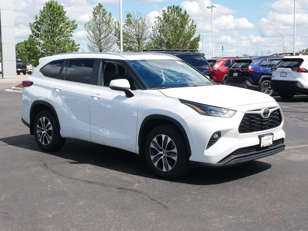 Used 2023 Toyota Highlander XLE with VIN 5TDKDRBH7PS027224 for sale in Minneapolis, Minnesota