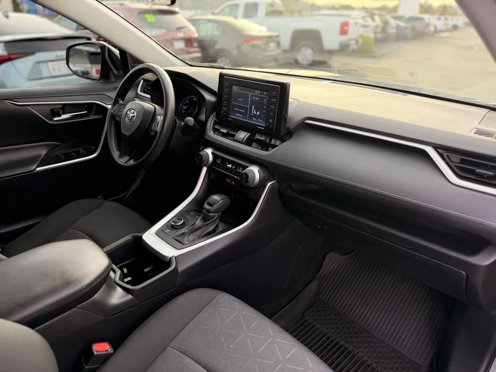 Used 2022  Toyota XLE image 4