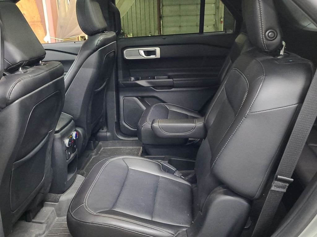 Used 2020 Green Ford Limited image 6