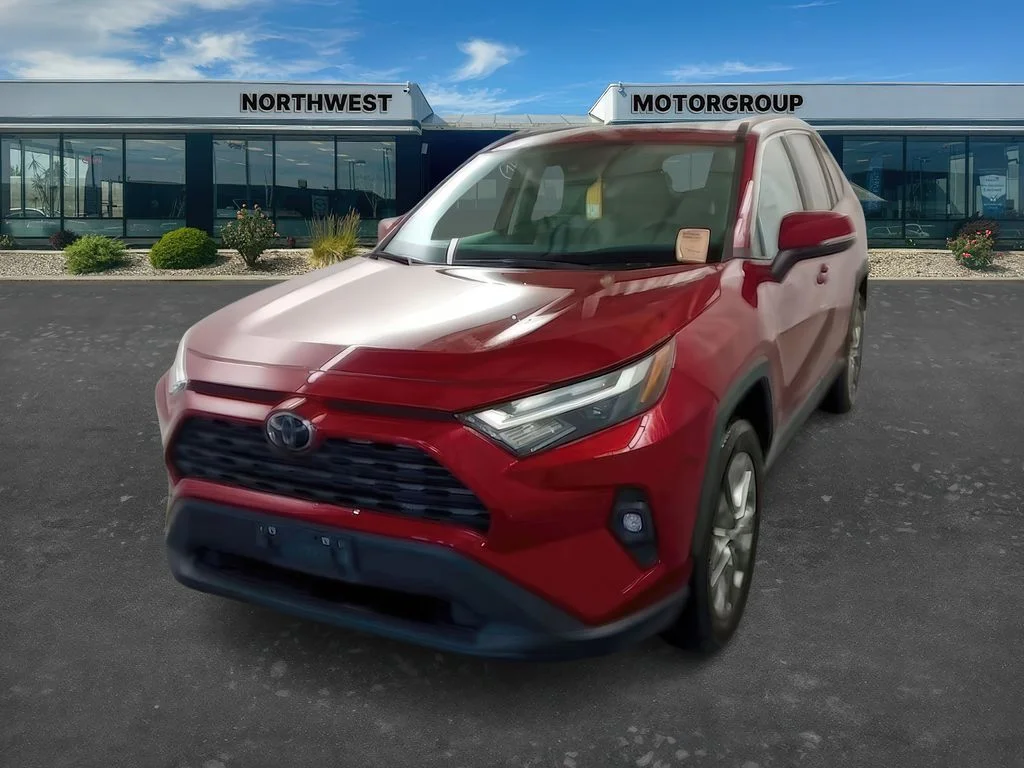 Used 2024 Ruby Flare Pearl Toyota XLE Premium image 2