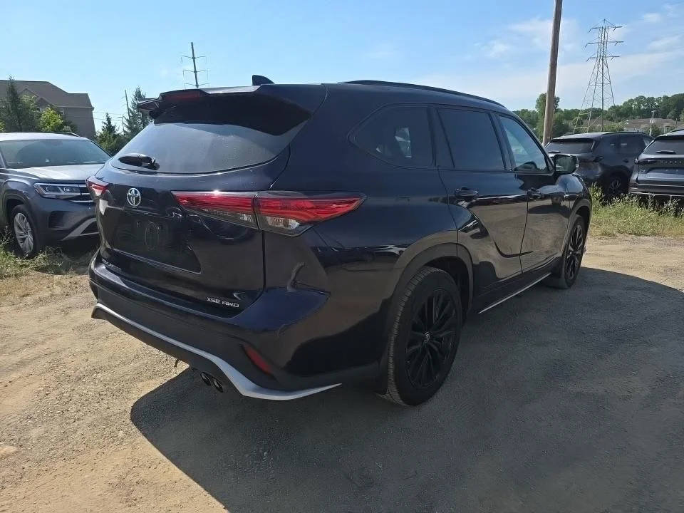 Used 2023 Blue Toyota L image 3