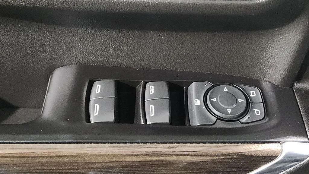Used 2022 Gray Chevrolet LT image 19