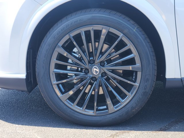 New 2026 Eminent White Pearl Lexus PREMIUM image 15