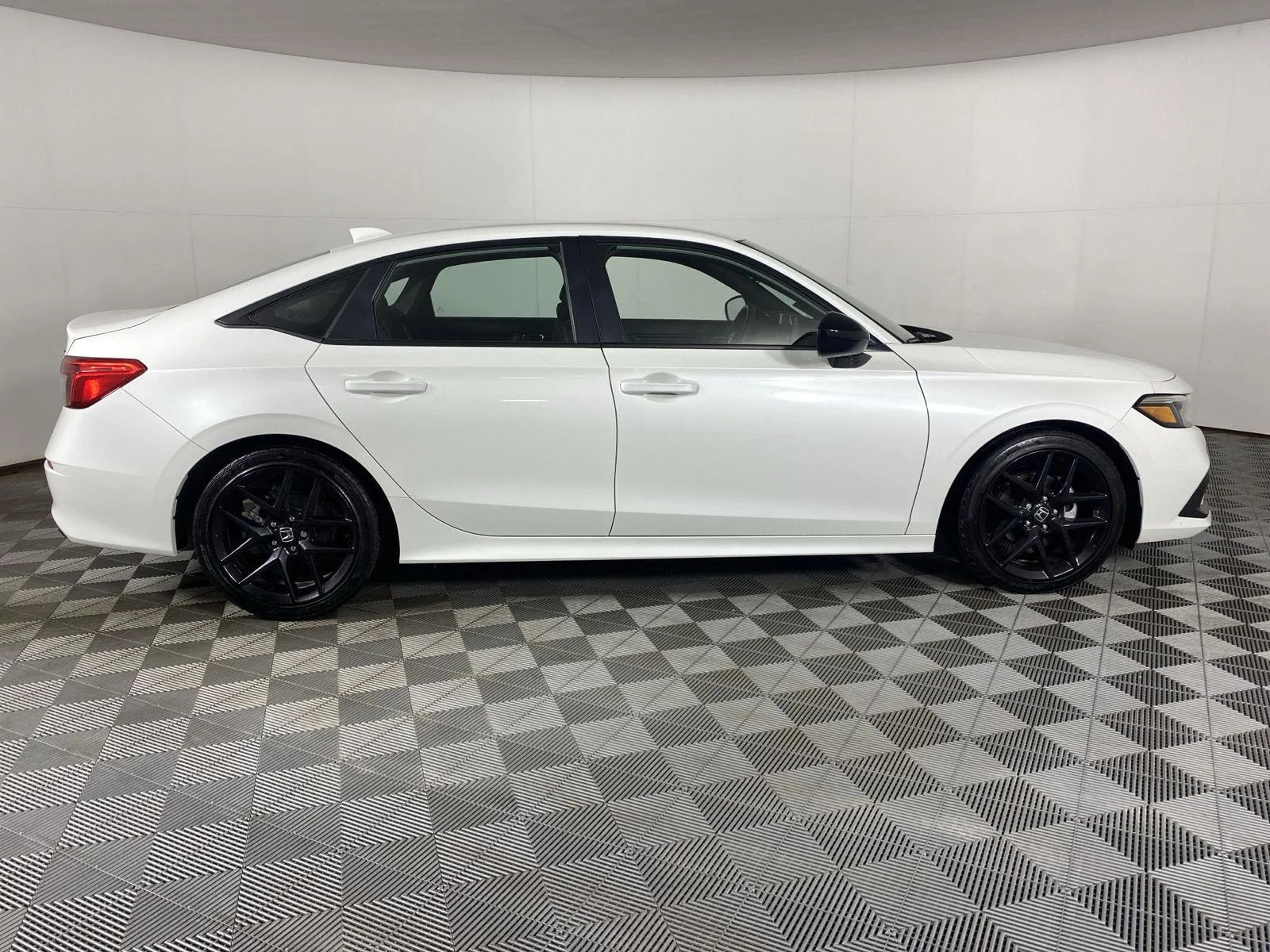 Used 2024 Platinum White Pearl Honda Sport image 8