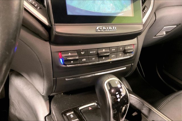 Used 2017  Maserati Base image 13