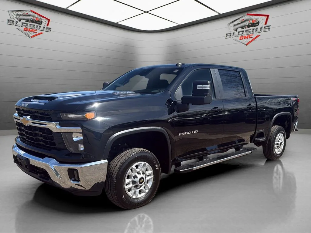 2025 Chevrolet Silverado HD LT 4WD Crew Cab Standard Box's photo