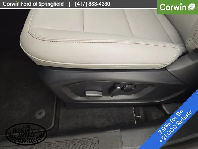 New 2026 Vapor Blue Metallic Ford Active image 40
