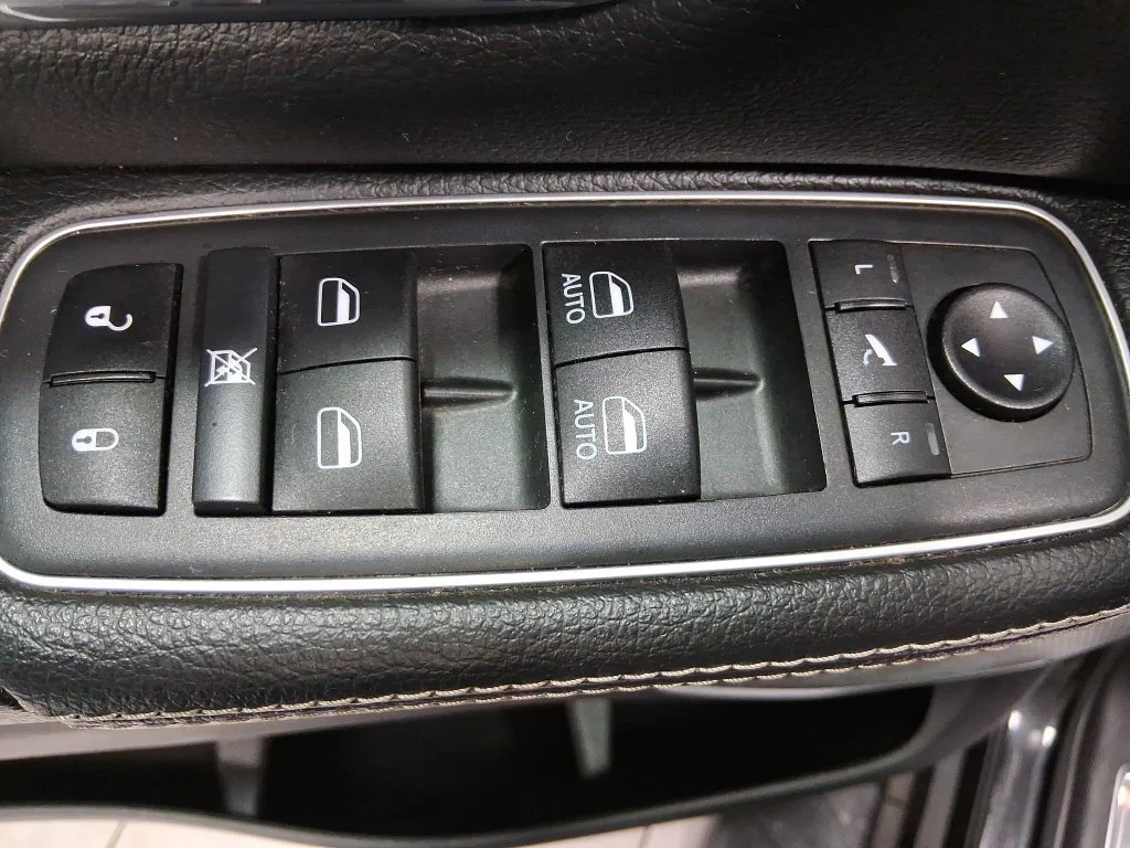 Used 2021 Black Ram Laramie image 18