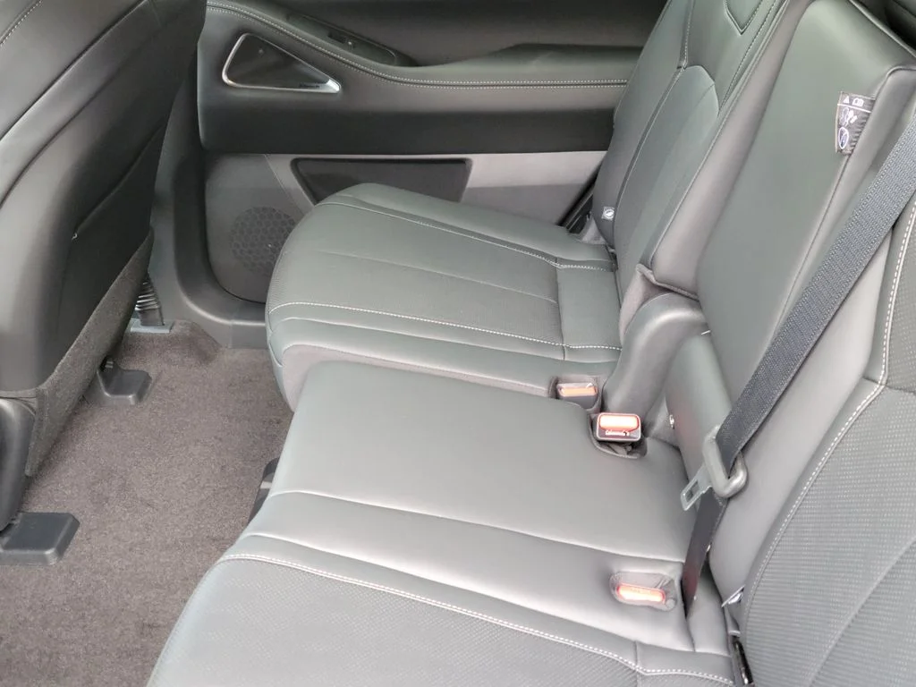 New 2027 HARBOR GRAY INFINITI Luxe FWD image 10