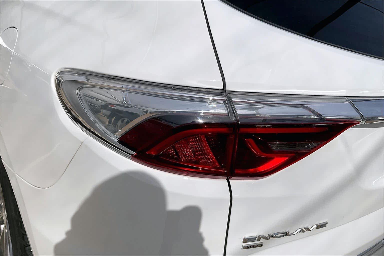 Used 2022 Summit White Buick Premium image 25
