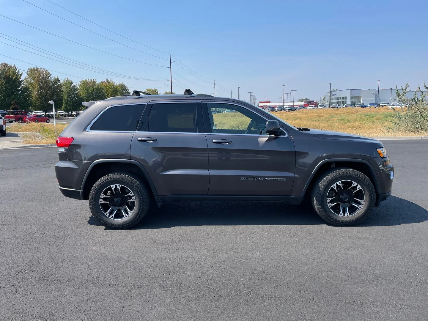 Used 2017 Gray Jeep Laredo image 2