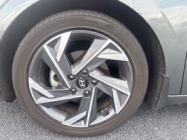 Used 2025 Gray Hyundai SEL Sport image 12