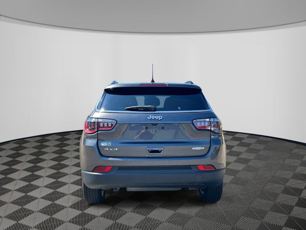 Used 2023 Gray Jeep Latitude image 4