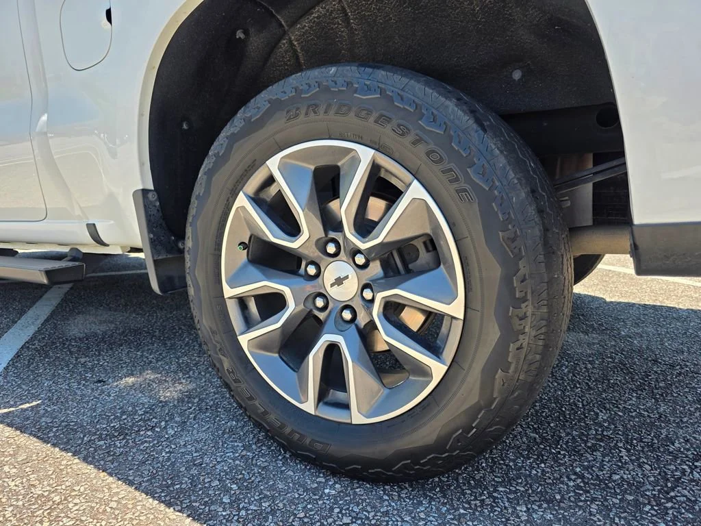 Used 2022 Summit White Chevrolet RST image 32