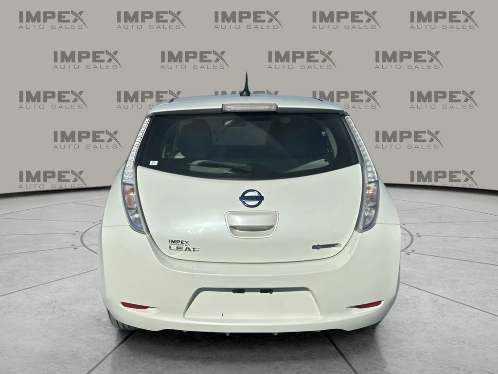 Used 2012 White Nissan SV image 4